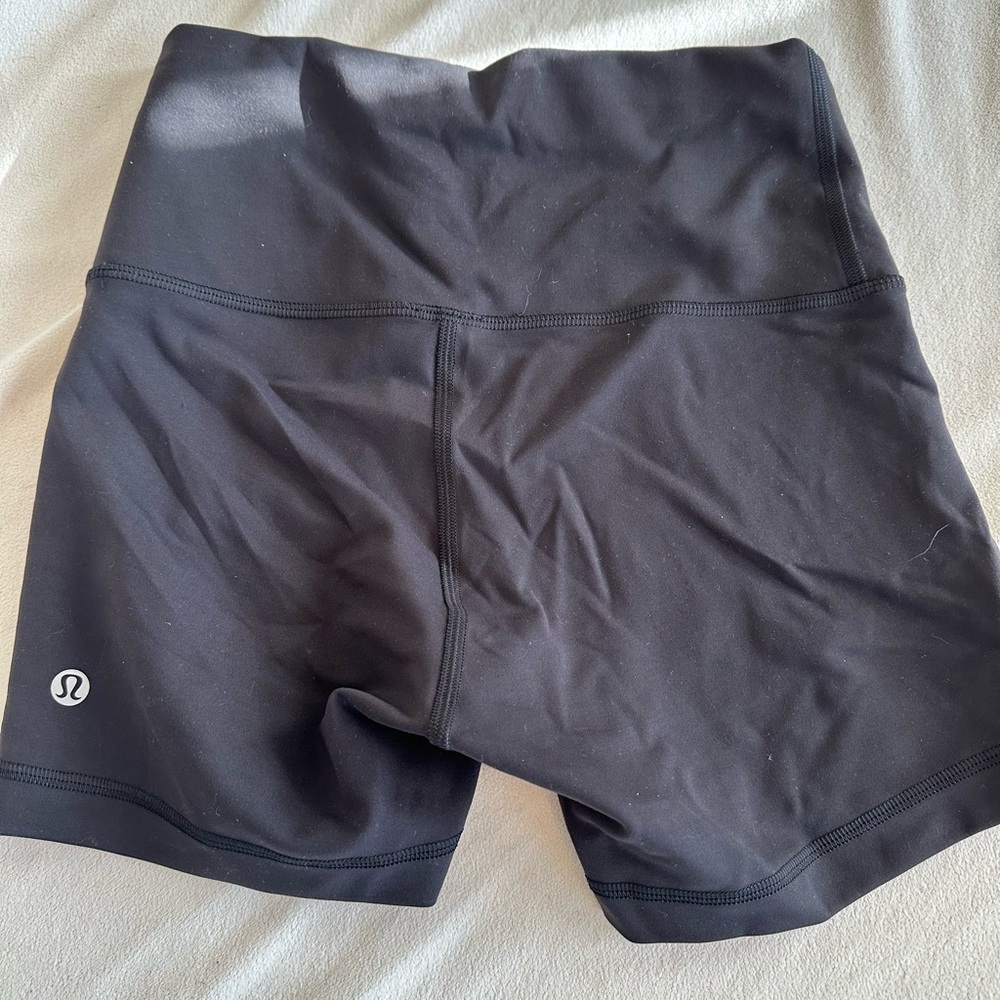 Lululemon Wunder Under black 4” shorts size 6